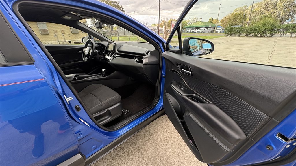 2018 Toyota C-HR XLE - Photo 13