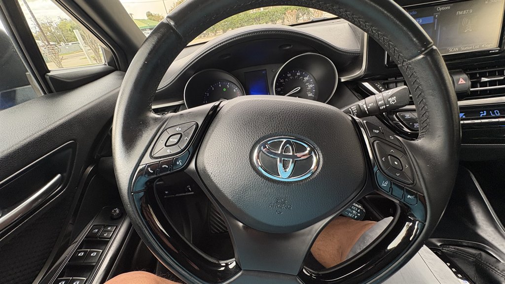 2018 Toyota C-HR XLE - Photo 18