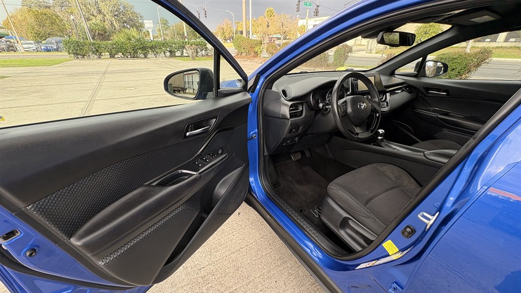 2018 Toyota C-HR XLE - Photo 9