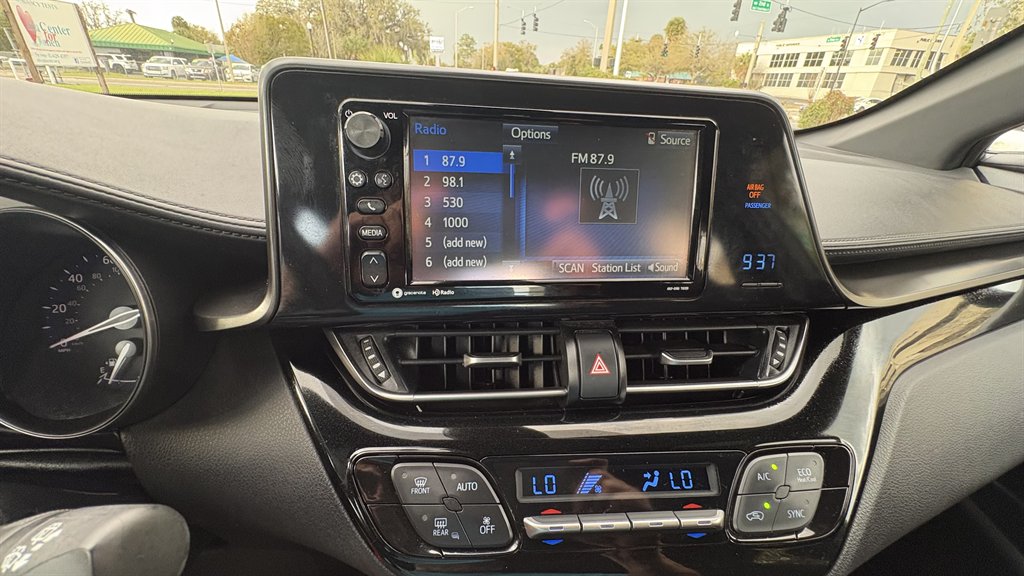 2018 Toyota C-HR XLE - Photo 16