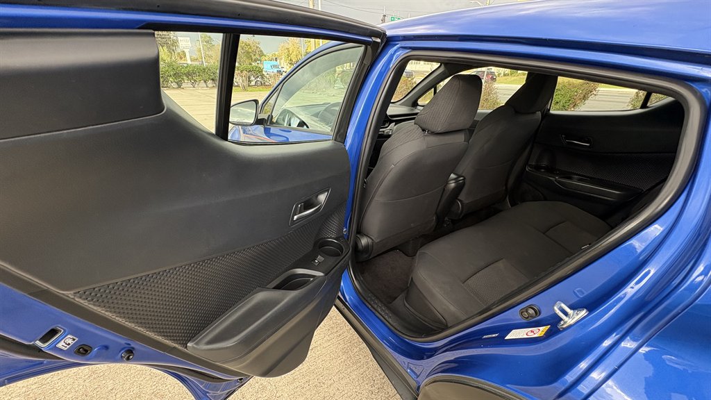 2018 Toyota C-HR XLE - Photo 10